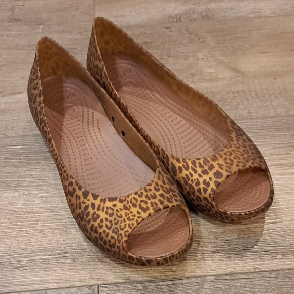 CROCS Brown Leopard Print Peep Toe Flats - Picture 1 of 8
